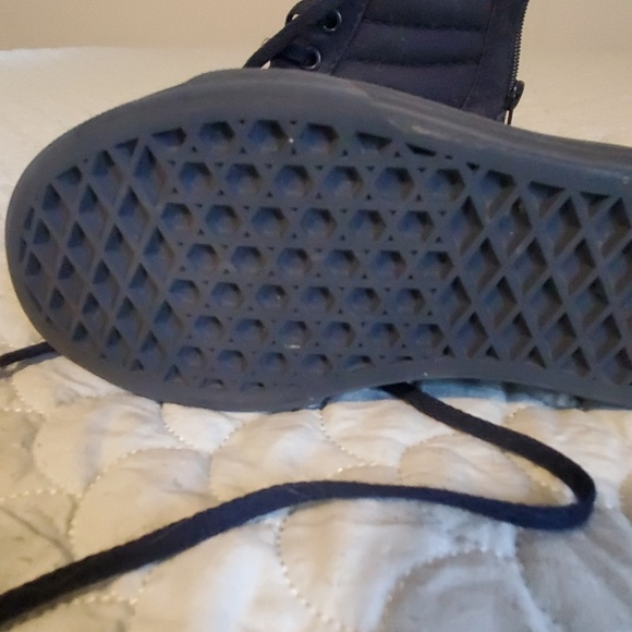 High Top Skate shoes - Picture 3 of 4